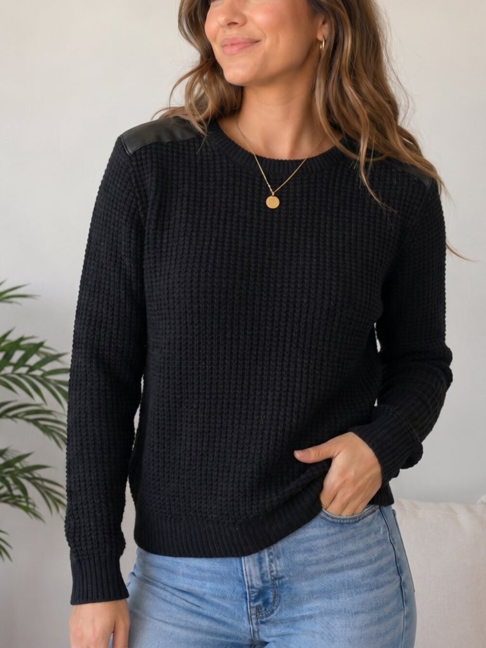 GUESS WOMENS SWEATER (MEDIUM)